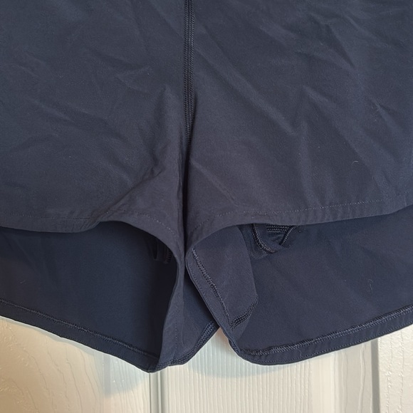 Lululemon women’s navy blue lined 2.5” inseam athletic shorts size 14 - Picture 4 of 11